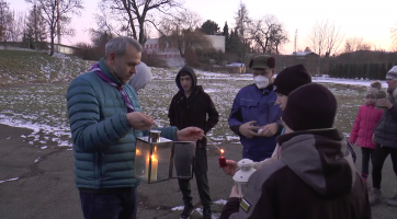 Skauti roznesli Betlémské světlo také v Otrokovicích