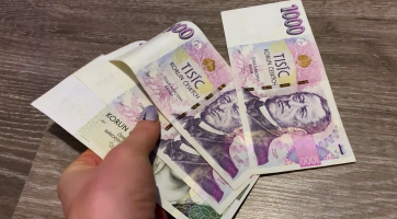 Podvodník z důvěřivé ženy vylákal přes tři sta tisíc korun. Chtěla investovat do bitcoinů