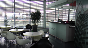 Kavárna na terase nejvyšší zlínské budovy je k pronájmu