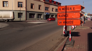 Do města se vrací objížďka