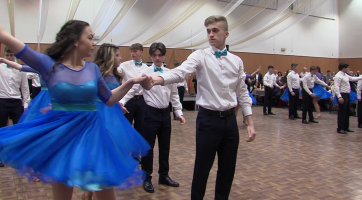 Žáci devátých tříd zazářili na tradičním plesu
