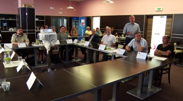 Hranaté stoly chtějí jít "na hranu" a přispět k nejlepším řešením