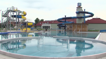 Obří koupaliště pro 1500 návštěvníků prošlo předposlední kontrolou 