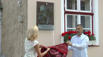 Ve Strážnici odhalili slavnostní desku Slávka Volavého