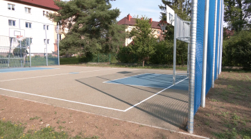 Hřiště na ulici Revoluční je hotovo, na Východě se dokončuje