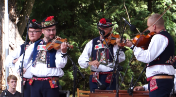 Folkloristé si připomněli sté narozeniny tří primášů