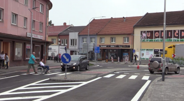 Silnice poškozené při stavbě křižovatek se dočkají opravy