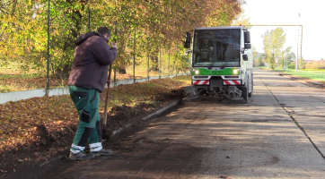 Veselské služby čistí cestu přes železárny