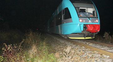 Vlak zachytil tři nelegální migranty ležící u kolejí. Jeden zemřel, dva jsou v kritickém stavu