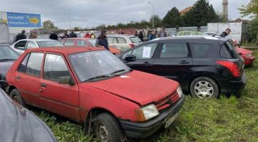 Vozidlo za 400 korun? Proč ne! V Kroměříži se dražily autovraky