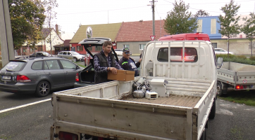 Traktor i s vlečkou připravili hasiči na sběr odpadu