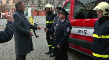 Dobrovolní hasiči z Vések převzali nové vozidlo