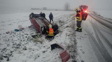 Na silnicích Zlínského kraje se bouralo i v pondělí odpoledne a večer