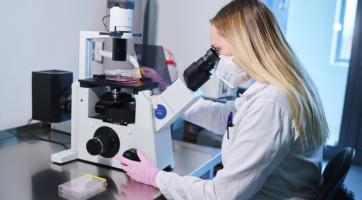 Baťova univerzita se stala národním centrem kompetence polymerního výzkumu