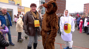 Návštěvníky fašanku pozdravili zastupitelé i medvěd