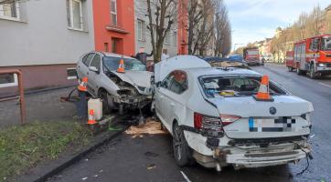 Při nehodě šesti aut v Holešově se vážně zranil jeden řidič. Museli ho resuscitovat