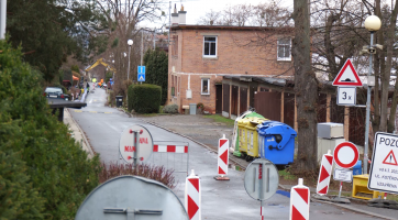 Kotěrova ulice je z důvodu opravy vodovodu uzavřená