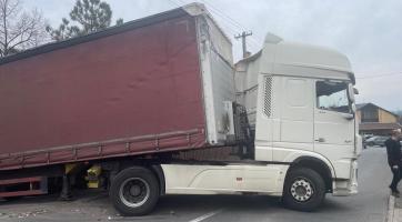 Kamion dopoledne zablokoval objízdnou trasu na Kudlově
