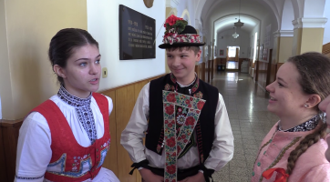 Studenti kyjovského gymnázia přišli do školy v krojích