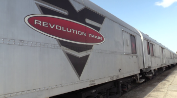 Revolution Train si prohlédly stovky dětí