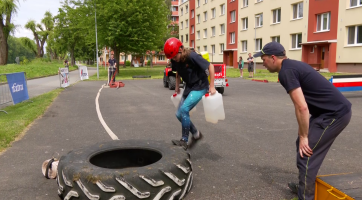 Hasiči se snažili rozhýbat napajedelské děti