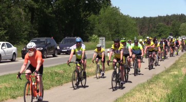 Účastníci cyklotour Na kole dětem zaplnili hodonínské náměstí