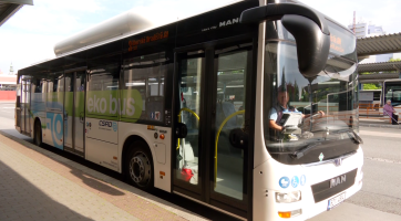 Ceny jízdného v městských a krajských autobusech se v Uherském Hradišti sjednotí. Kolik cestující za jízdu zaplatí?