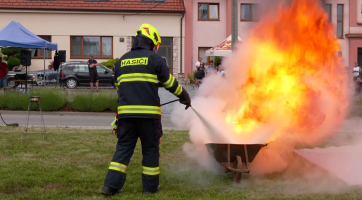 Výročí dobrovolných hasičů doplnila ukázka hašení 