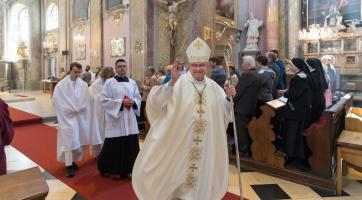 Škatule, škatule, hýbejte se! Desítky kněží ve farnostech Zlínského kraje změní působiště