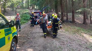 Cyklista havaroval v těžko přístupném lesním terénu. Pomohla mu aplikace Záchranka