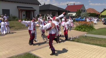 Čtyřdenní hodové veselí v Lužicích zahájil večer pod zeleným