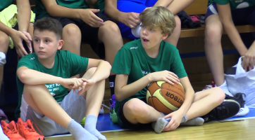 V kyjovské sportovní hale se zdokonalují mladí basketbalisté. Začal Yubasket Kemp