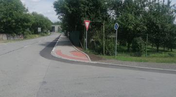 Kolem Štěrkoviště už projdete bezpečně díky novému chodníku
