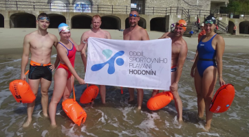 Hodonínští plavci pokořili kanál La Manche v novém českém rekordu