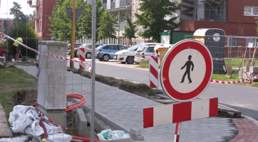 Chodník na tř. Spojenců v Otrokovicích prochází kompletní opravou