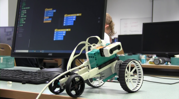 Legoroboti ovládli Fakultu aplikované informatiky
