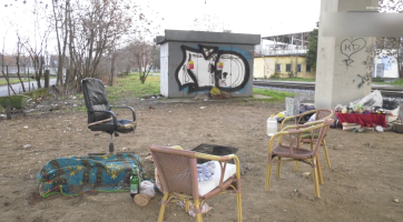 Bezdomovci v centru krajského města spoléhají na „beztrestnost“