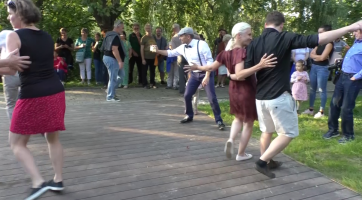 Valašské Meziříčí má nový venkovní taneční parket
