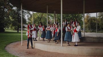 Zámecký ryneček o víkendu přinese vystoupení folkloristů i držitele Anděla