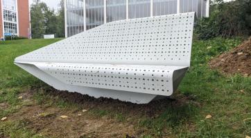 Před Gahurovým prospektem vyrostla unikátní lavička ve tvaru vlaštovky