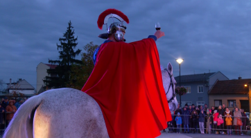 Svatý Martin přijel na Velkomoravské náměstí v doprovodu dvou kočárů