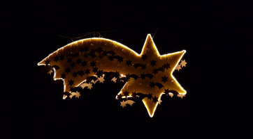 Rozsvěcování vánoční hvězdy v Otrokovicích doplnil ohňostroj