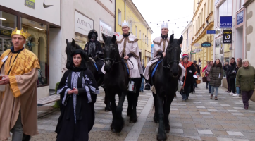 Tříkrálovou sbírku zahájil v Uherském Hradišti tradiční průvod městem