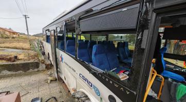 V Biskupicích havaroval autobus s 12 cestujícími. Čtyři lidé skončili v nemocnici