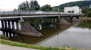 Spojení mezi centrem Napajedel a Fatrou zajistí během opravy mostu kyvadlová doprava