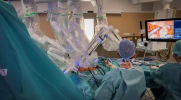 Lékaři Baťovy nemocnice mají na svém kontě už 100 robotických operací