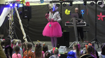 Dětský karneval zaplnil sportovní halu v Uherském Ostrohu