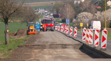 Řidiče na trase Jarošov - Bílovice čekají měsíce oprav