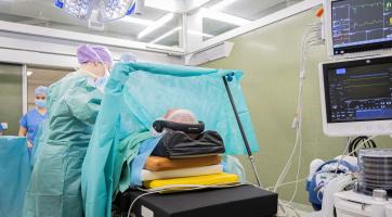 Novinka v Baťově nemocnici: pacienti mohou při vybraných operacích poslouchat hudbu