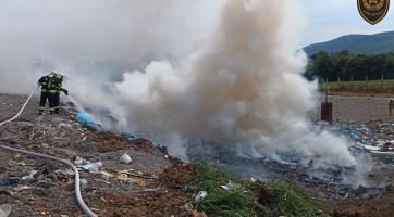 Při hašení požáru na skládce odpadu hasiči použili 76 tisíc litrů vody